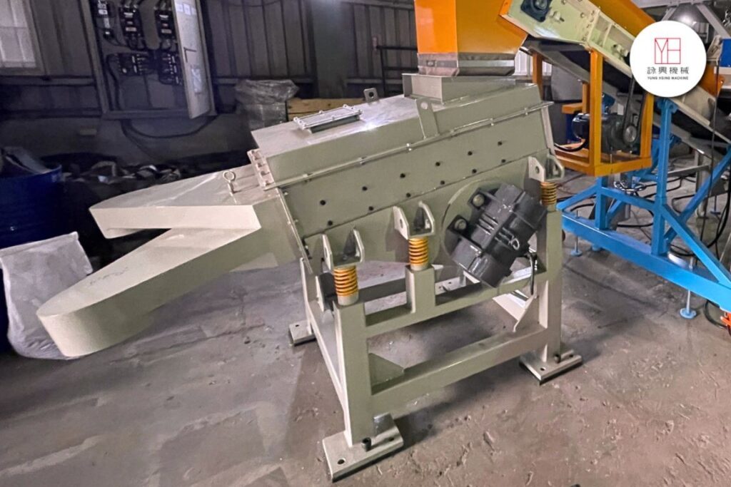 Rectangular vibrating screen machine